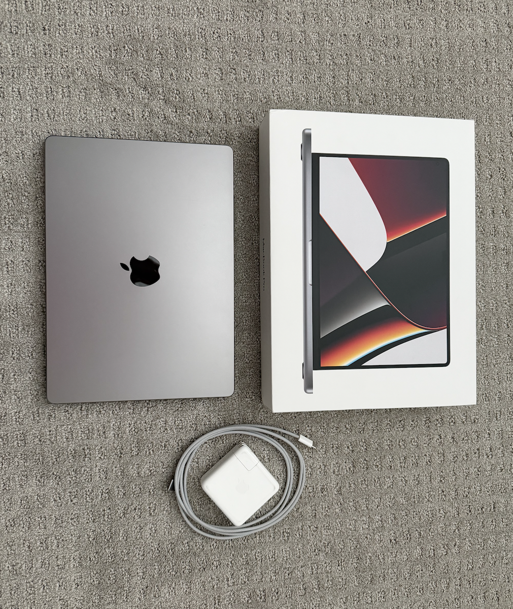 Macbook Pro 14" M1 Max, 32gb RAM, 1tb SSD, 98% battery health