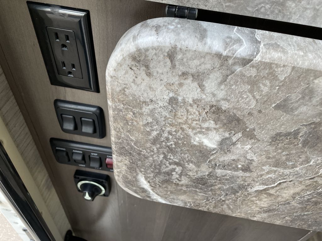 Main image 32