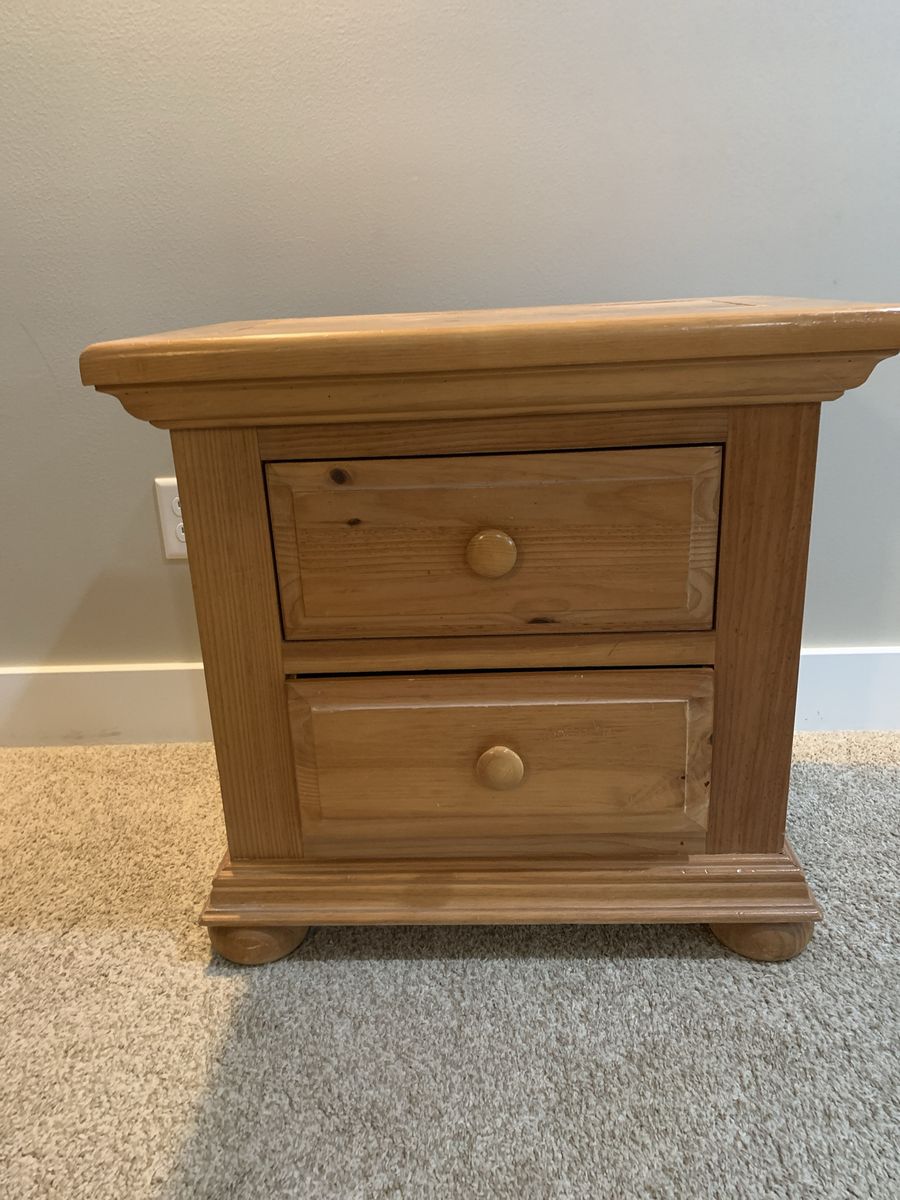 Real wood 2-door nightstand