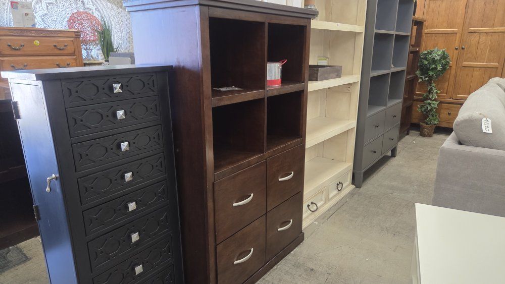 🪂Dressers, Sectionals, Sofas, Tables and more!