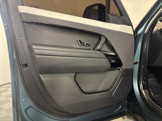 Main image 8