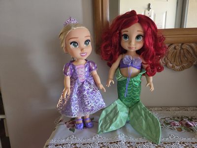 2 Disney dolls Rapunzel and Ariel