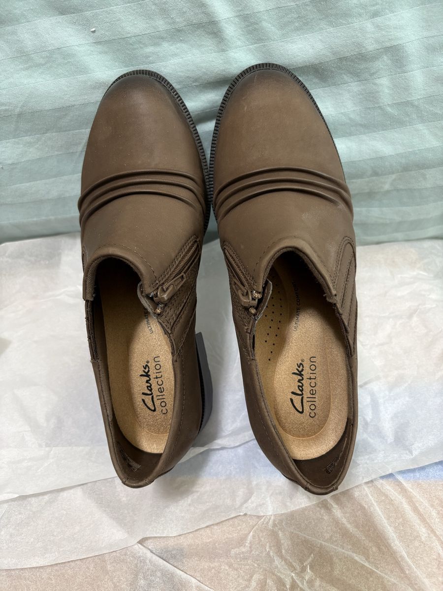 Clarks Collection Adelyn Trishaw Mushroom Leather Slip-On Loafers Women's 8.5W Wide Width
