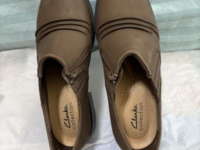 Clarks Collection Adelyn Trishaw Mushroom Leather Slip-On Loafers Women's 8.5W Wide Width