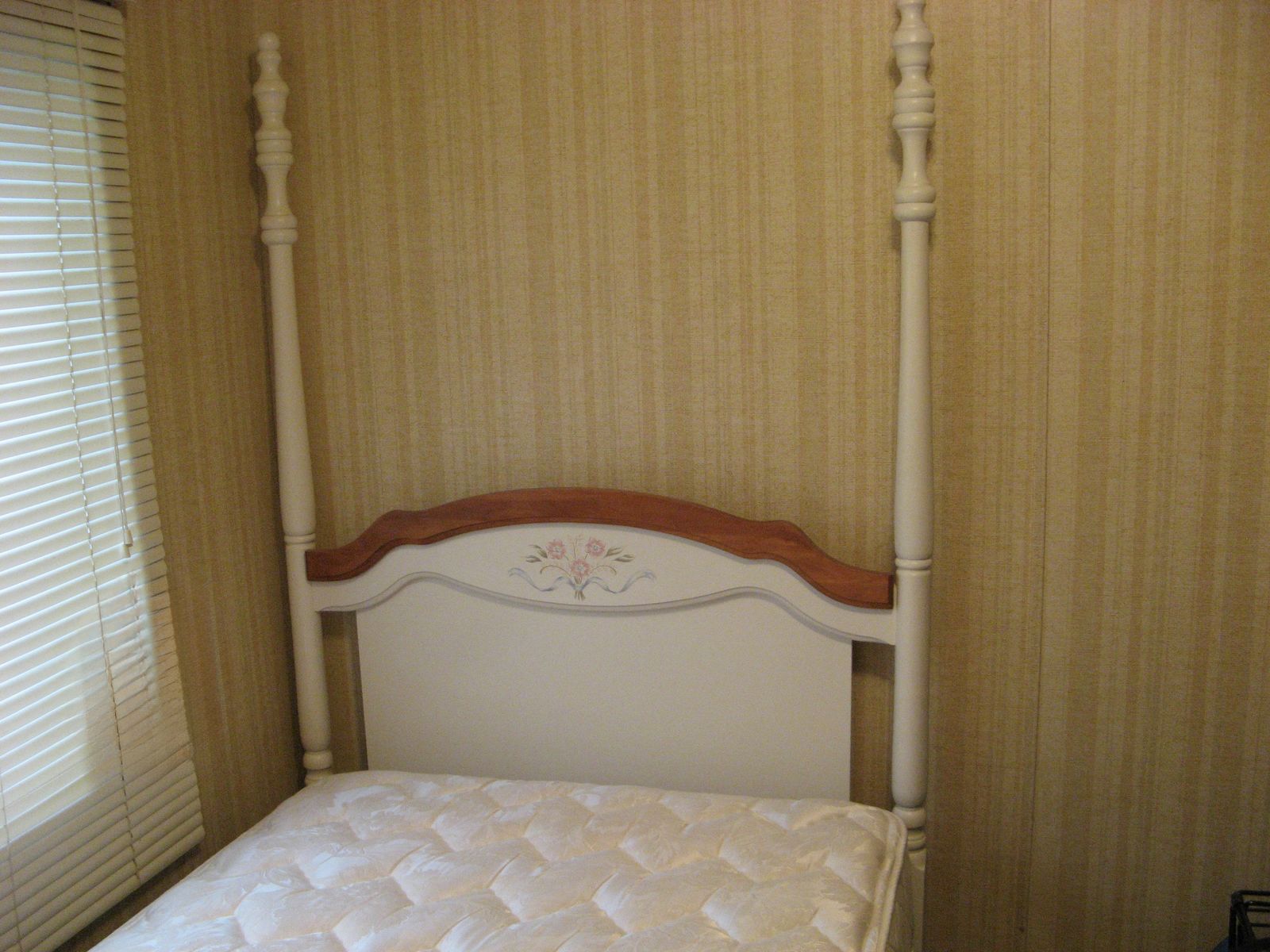 Broyhill 4-Poster Twin Bed with Frame and Mattress