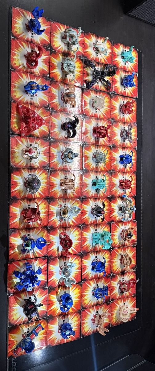 Vintage Bakugan Battle Brawlers Figure & Gate Card Lot w/ Case