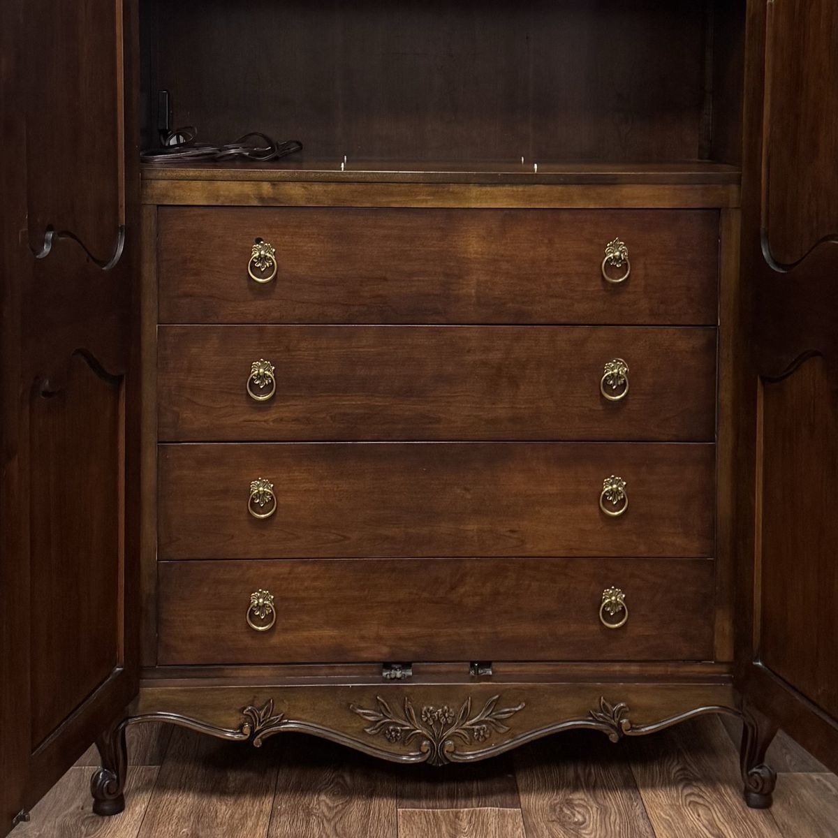 Main image 7