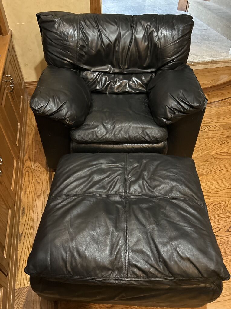 Black Leather Oversized chair w/ottoman