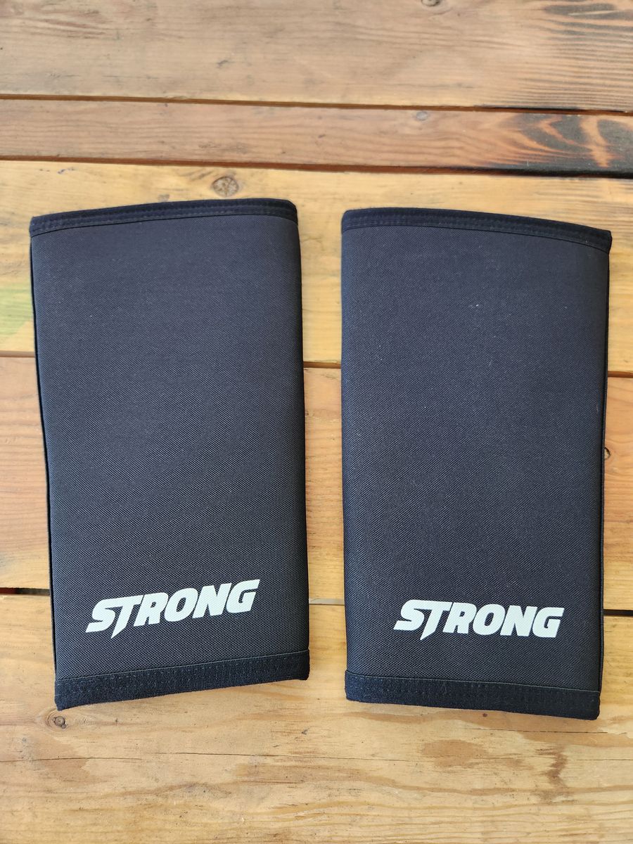 KNEE SLEEVES