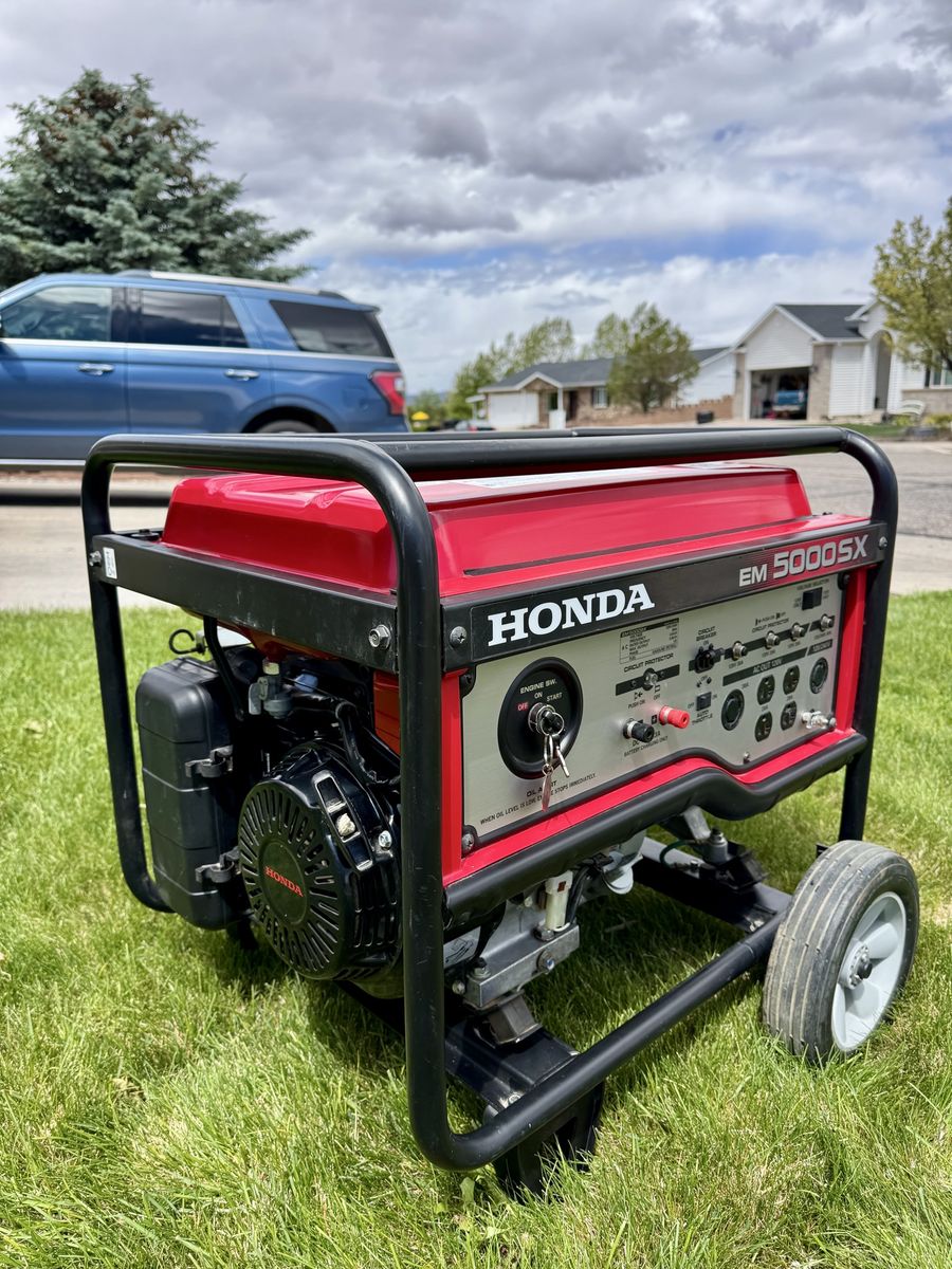 Honda EM5000SX Generator – Like New Under 20 Hours