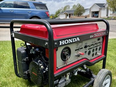 Honda EM5000SX Generator – Like New Under 20 Hours