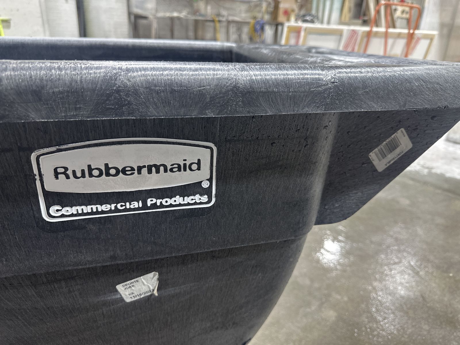 Rubbermaid Commercial Tilt Truck (Model FG9T1300BLA) - Barely Used!