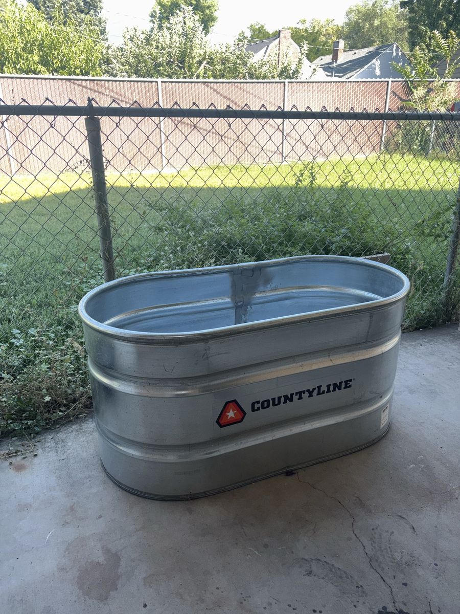 CountyLine Galvanized Steel Oval Stock Tank