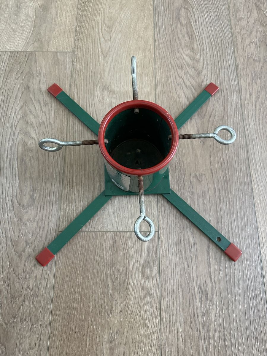 VINTAGE SANTA'S STURDY TREE STAND