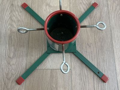 VINTAGE SANTA'S STURDY TREE STAND