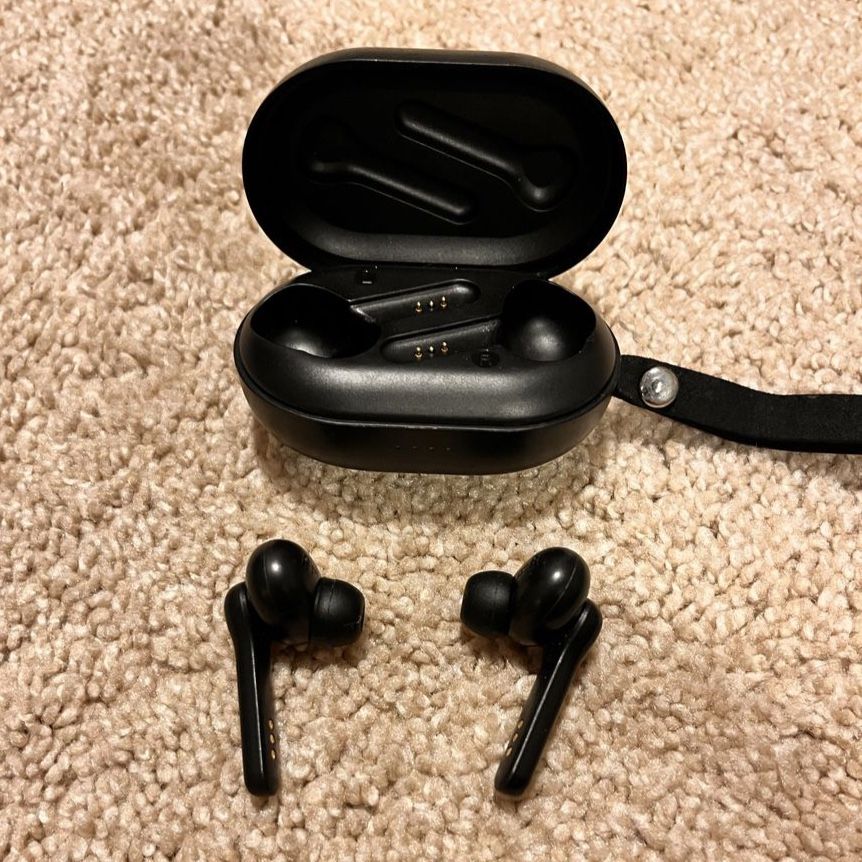 Earbuds lightly used