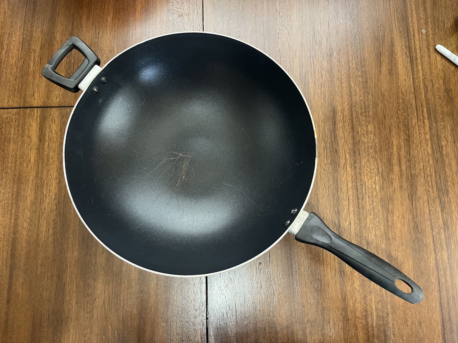 T-fal Essentials Non-stick frying wok - 14" - Good Condition