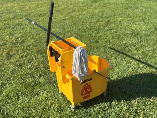 Harper 35-Quart Commercial Mop Bucket & Wringer