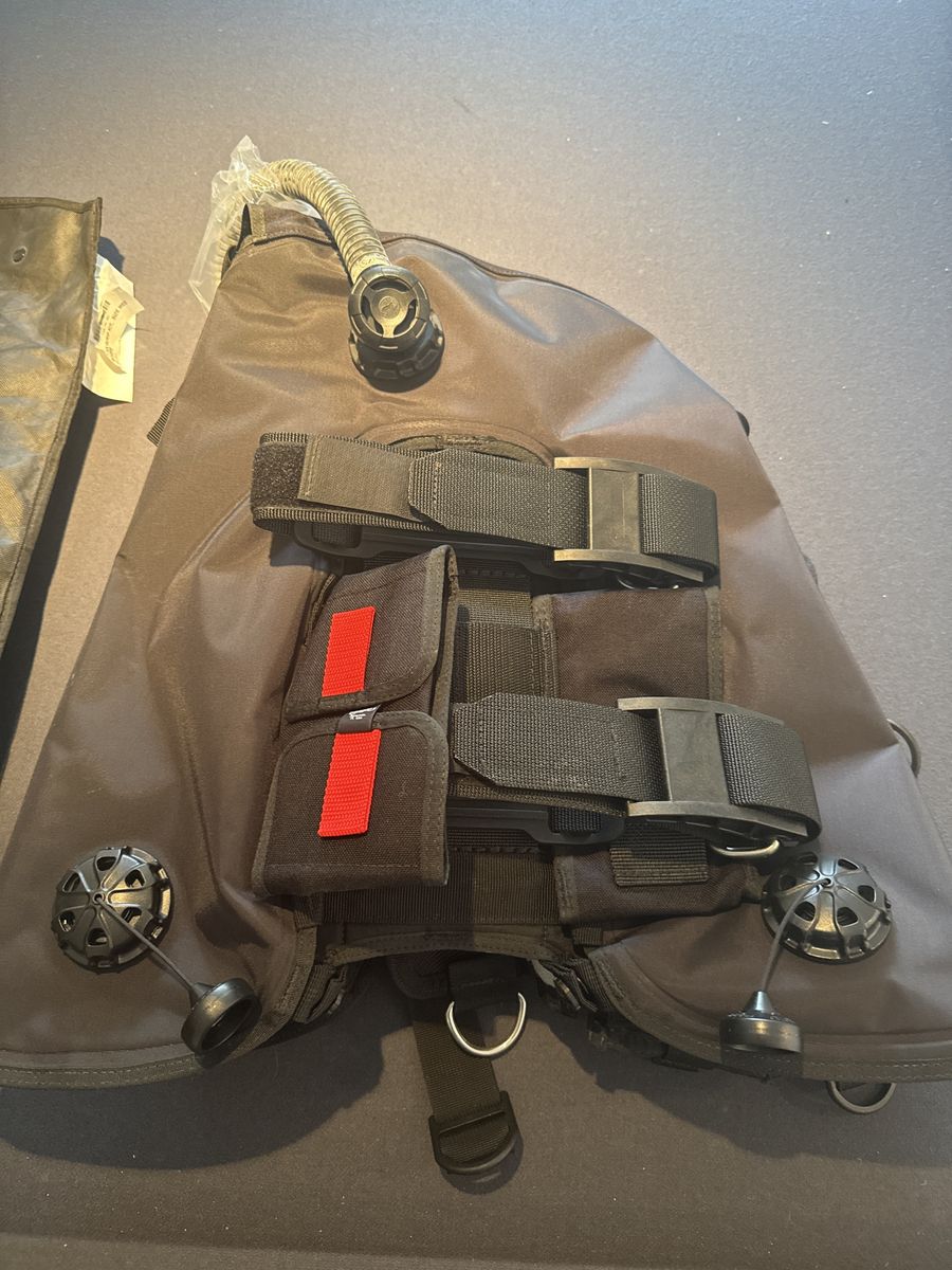 Main image 6