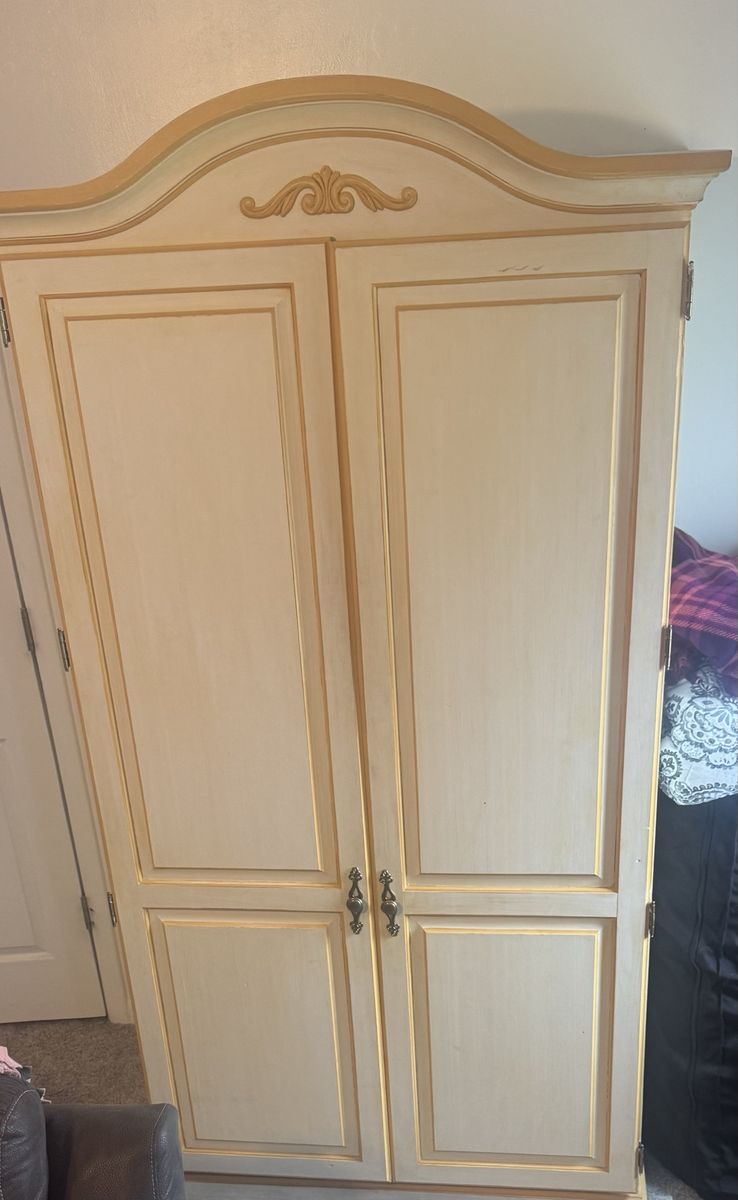 Armoire closet