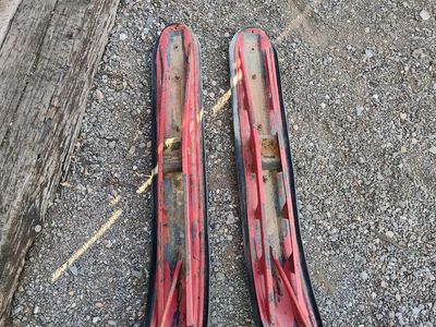 Polaris metal skis