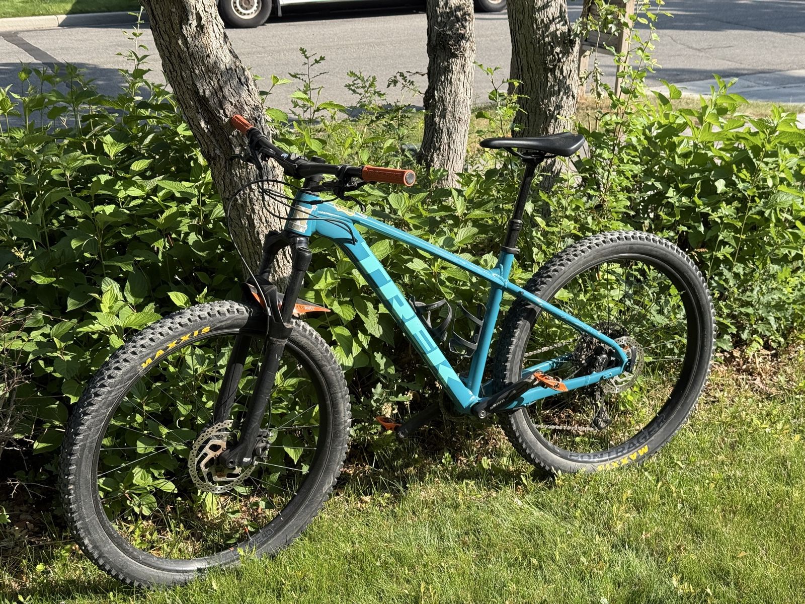 TREK Roscoe 7 Hardtail Mountain Bike - Teal, Maxxis Rekon Tires, SRAM Drivetrain