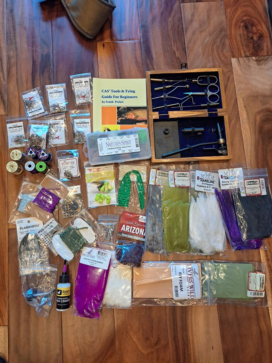 Complete fly tying kit and materials