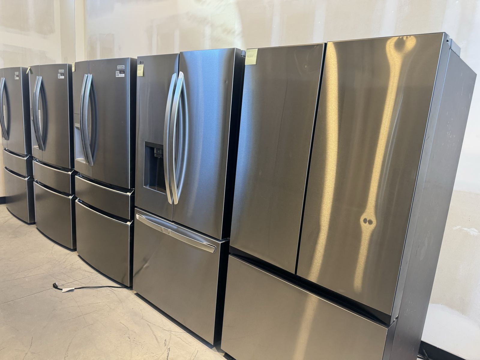 New Scratch And Dent Refrigerators