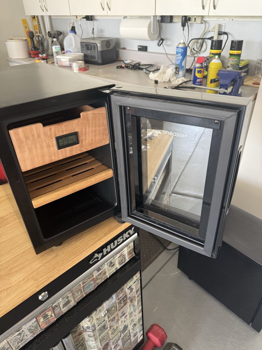 NEEDONE 16l cooling Humidor with Spanish Cedar Trays