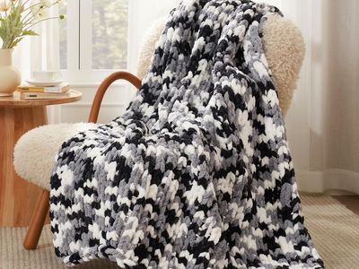 New! Amélie Home Chunky Knit Throw Blanket for Couch, Soft Chenille Crochet Blanket for Sofa, 50"x60", Space-Dyed Black