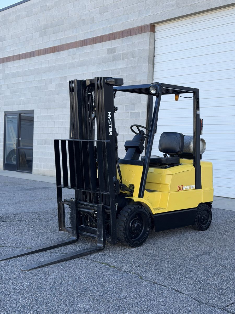 5000 pound Heister forklift