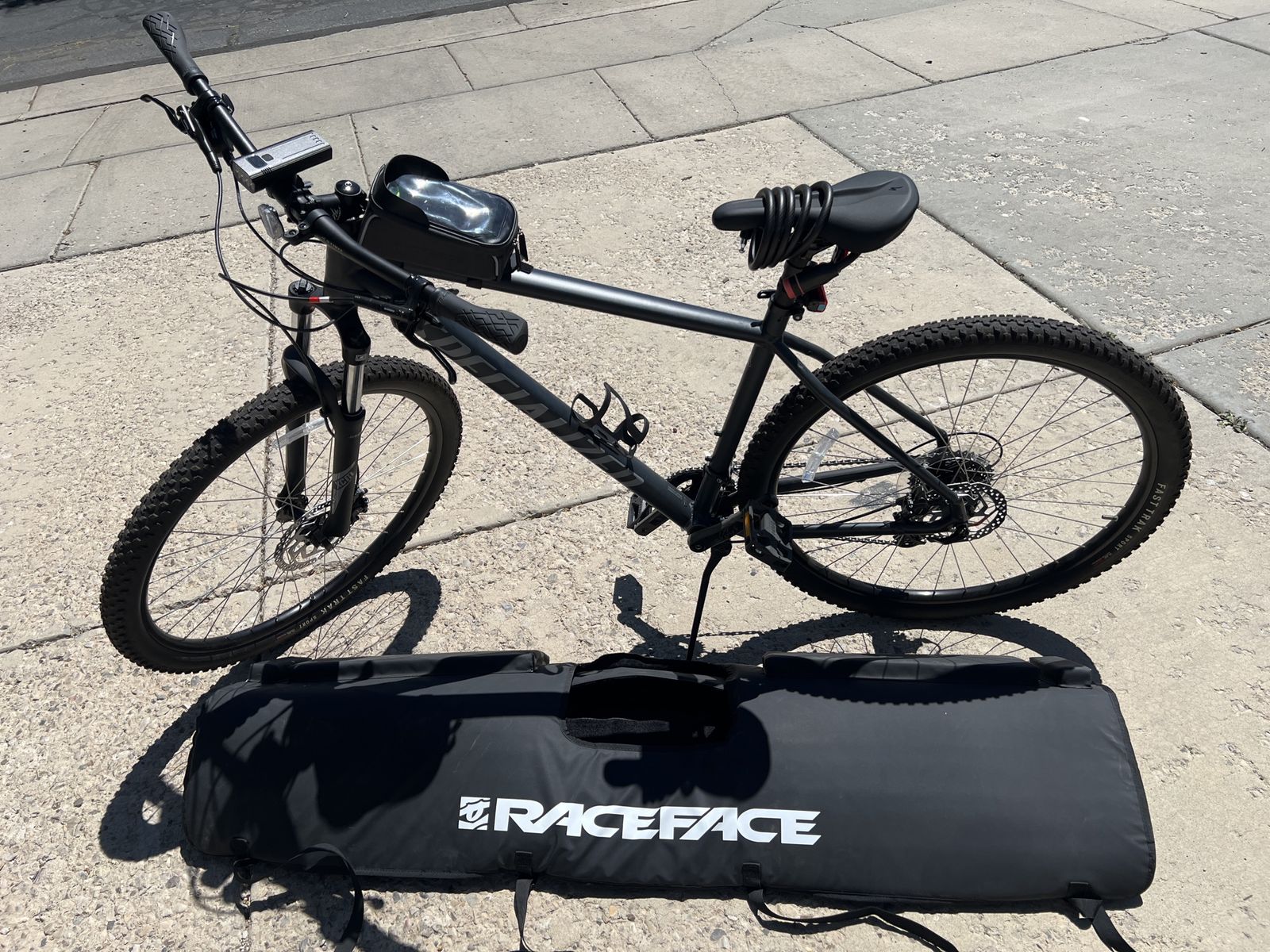 Reliable Specialized Rockhopper XL mountain bike and tailgate pad combo