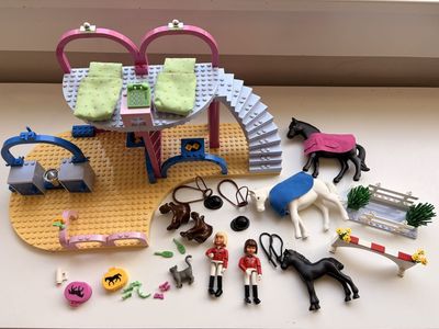 RARE - 1990’s Belville Horse Stable - complete with instruction manual