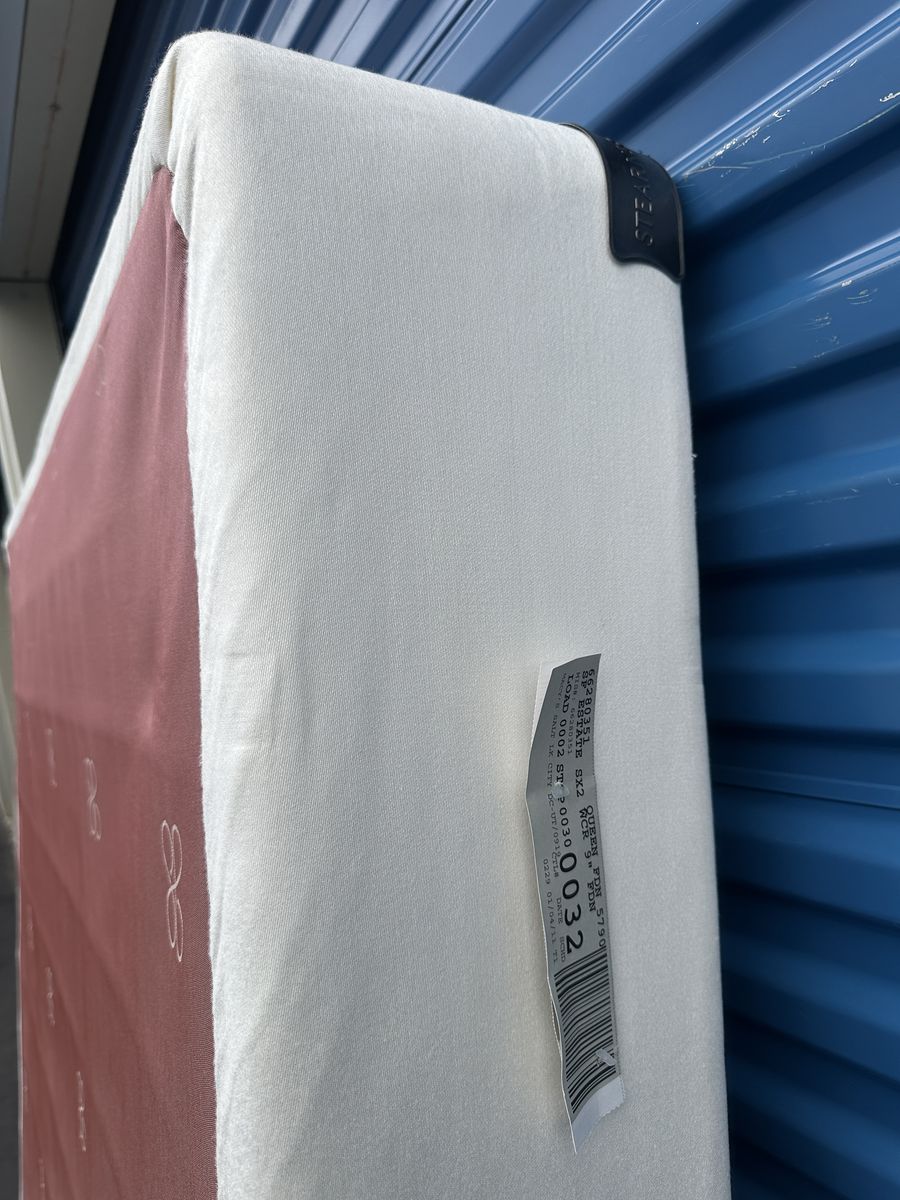 Nice Stearns & Foster Queen Box Spring