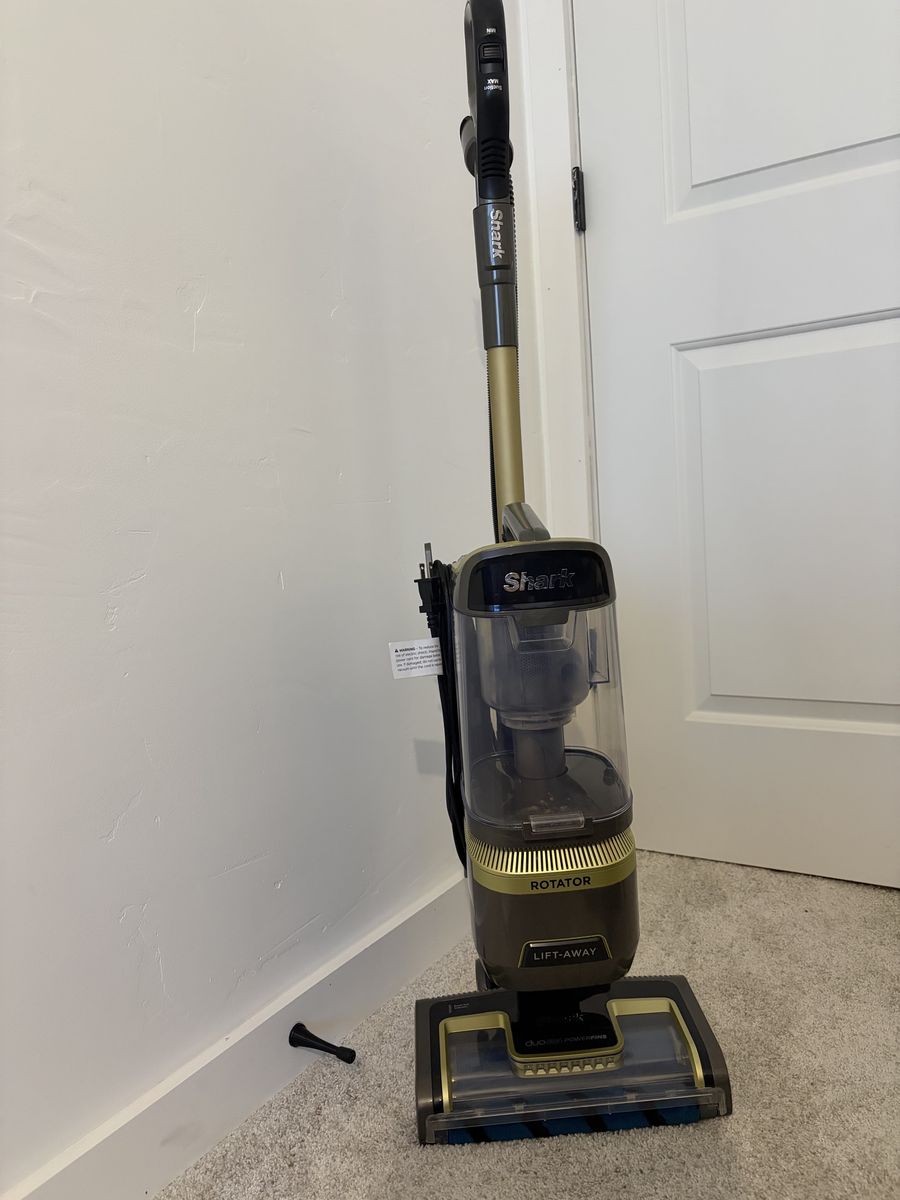 Shark Lift-away ADV Pet Vacuum