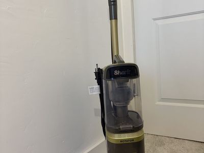 Shark Lift-away ADV Pet Vacuum