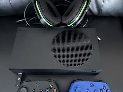 Xbox Series S 1TB Digital Console Bundle