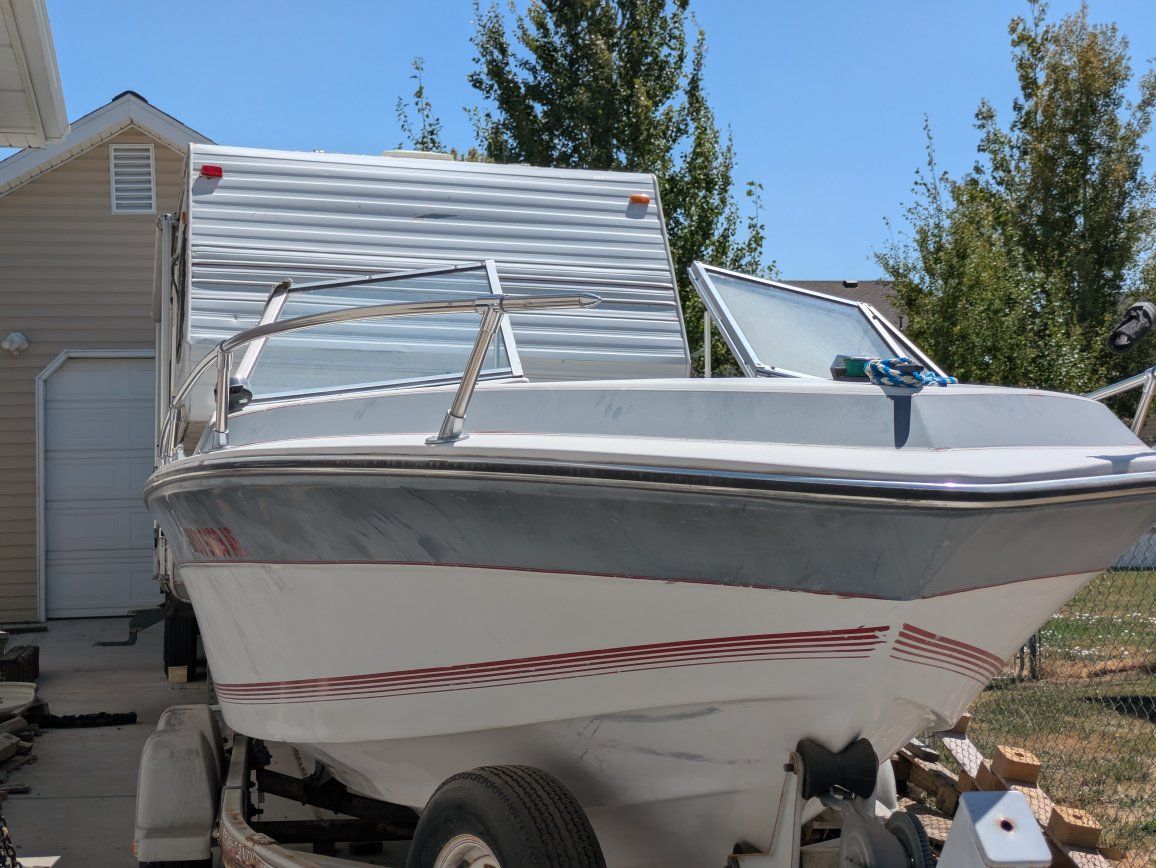 1987 Bowrider Powerboat with MerCruiser Sterndrive