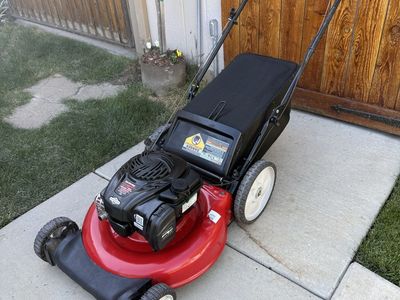 Yard Machines push lawnmower 21” runs great.