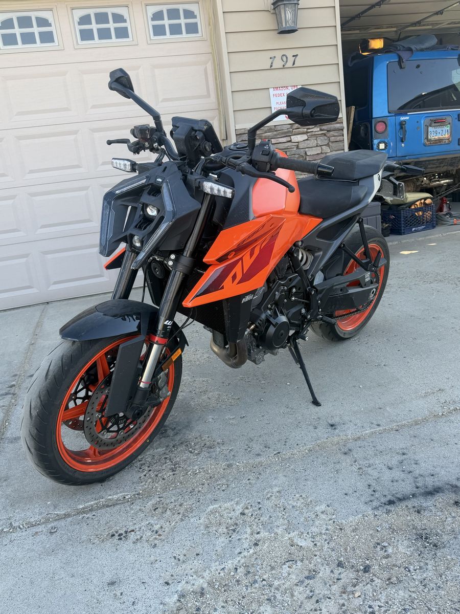 2024 KTM 990 Duke