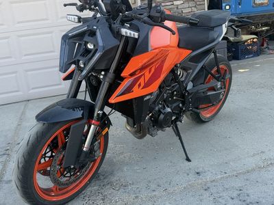 2024 KTM 990 Duke