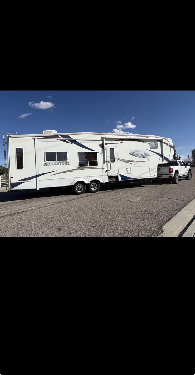 2010  BROOKESTONE 5th Wheel Travel Trailer