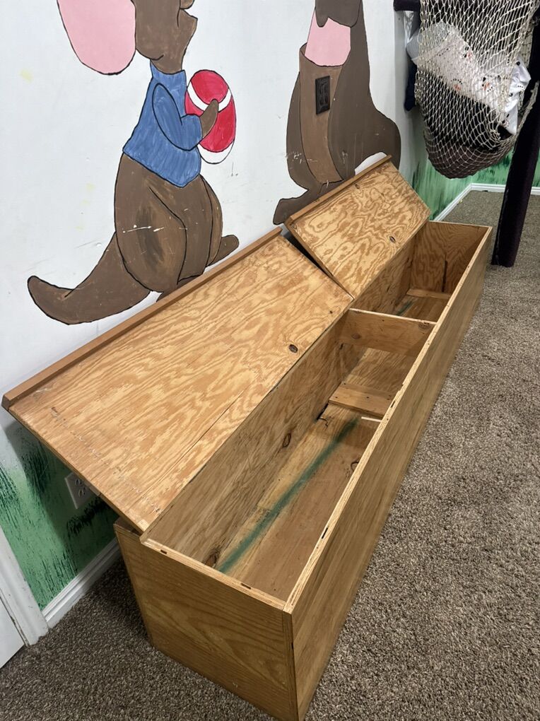 Sturdy Bench With Storage