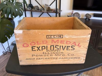 Vintage Gold Medal Explosives Wood Crate 1953 Illinois Powder Mfg. Co. Dynamite Box