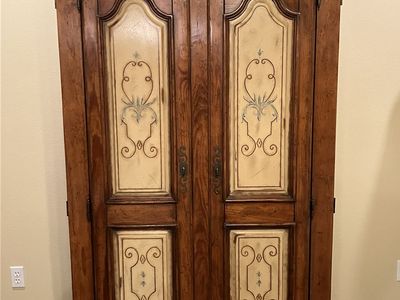 Classic & Solid Entertainment Center