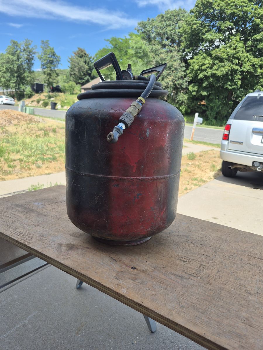 Metal Pressure Air Tank  - Red/Black, Industrial Tool