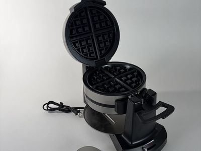 Belgian Waffle Maker – Cuisinart Flip Style, Clean