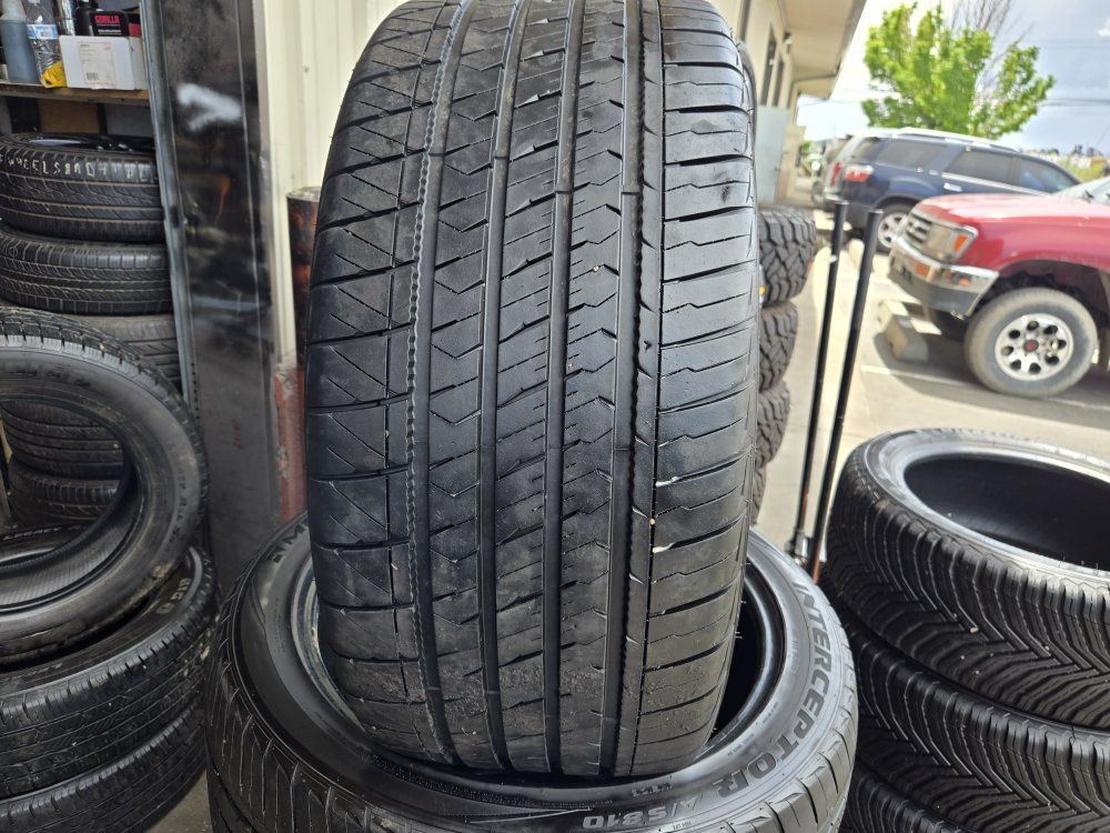 SET 305/40ZR22MILESTAR INTERCEPTOR A/S