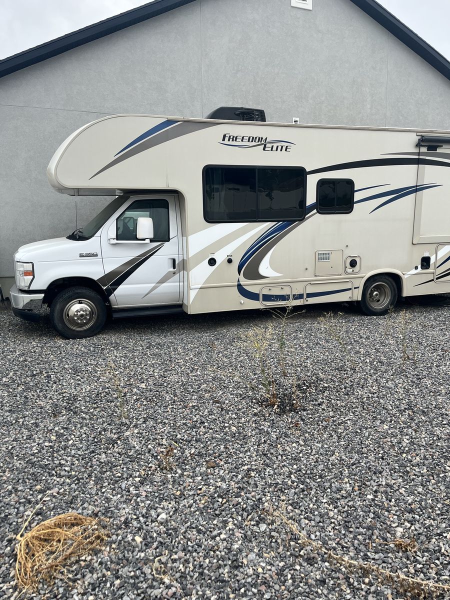2018 Thor Freedom Elite - Solar/low miles/remodeled