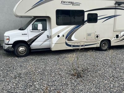 2018 Thor Freedom Elite - Solar/low miles/remodeled
